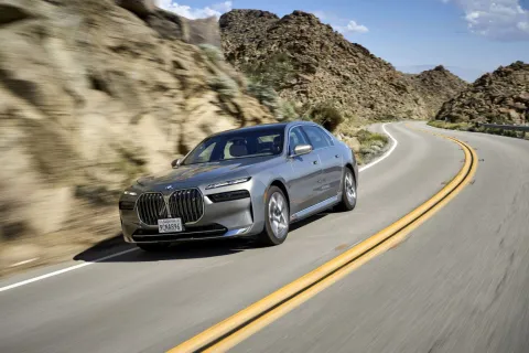 BMW i7