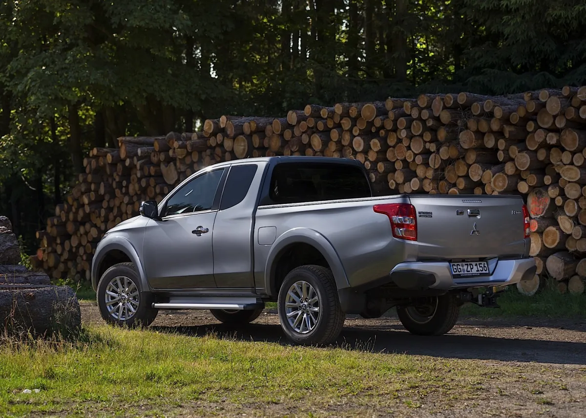 Mitsubishi L200 Club Cab