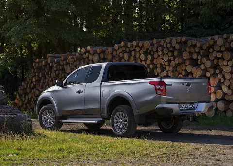 Mitsubishi L200 Club Cab