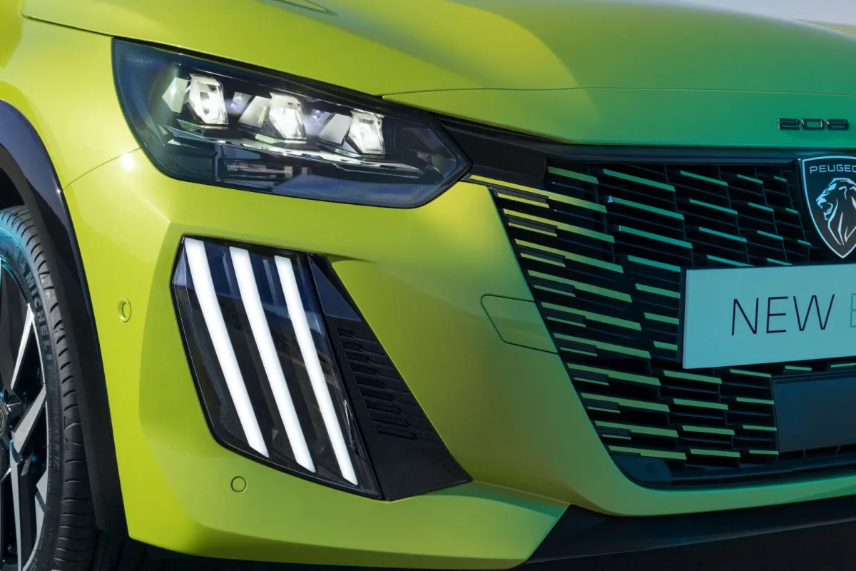 Peugeot e-208