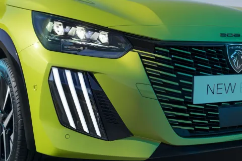 Peugeot e-208