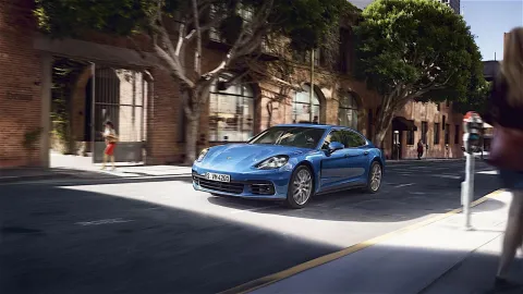 Porsche Panamera 4S (971)